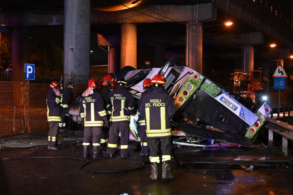 several-killed-after-bus-plunges-from-bridge-near-venice