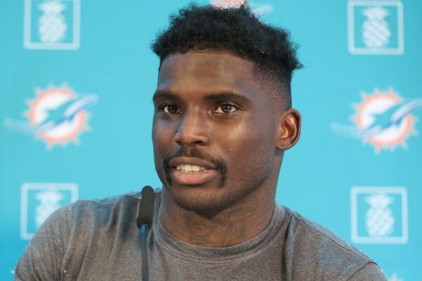 dolphins’-tyreek-hill-has-grim-outlook-for-future-after-watching-popular-streamer’s-stunt