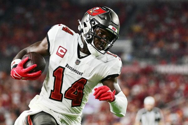 buccaneers-take-down-division-rival-panthers-to-move-up-in-nfc-south