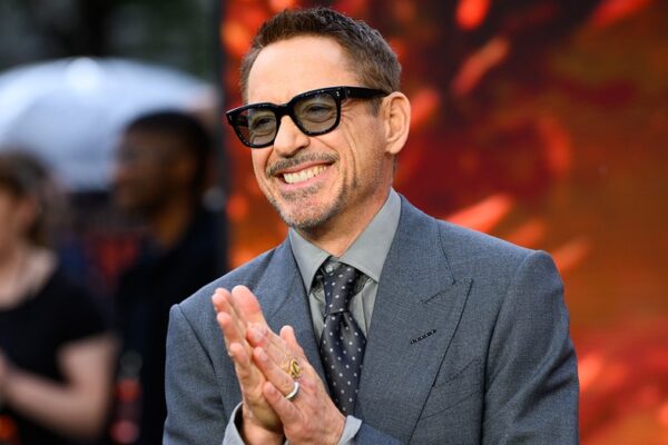 robert-downey-jr.-admits-he-was-fired-from-shoe-store-job-after-two-weeks-for-‘sticky-fingers’