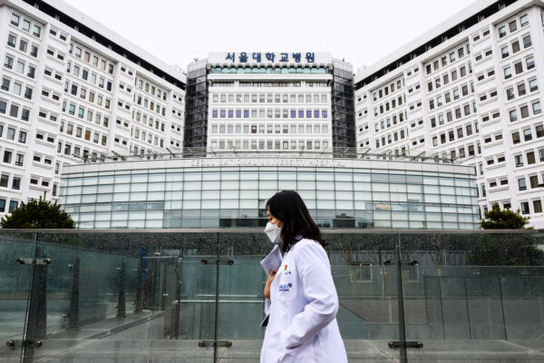 south-korea-has-given-doctors-until-tonight-to-end-a-strike,-or-face-prosecution