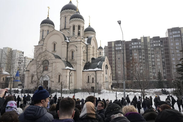 thousands-gather-as-alexei-navalny-is-laid-to-rest-in-moscow