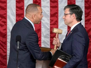 hakeem-jeffries-isn’t-speaker-yet,-but-the-democrat-may-be-the-most-powerful-person-in-congress